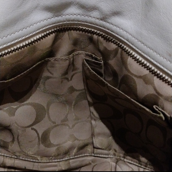 Coach all leatherB066-9544 off white cream buckle strap Soho satchel tote - Picture 9 of 11